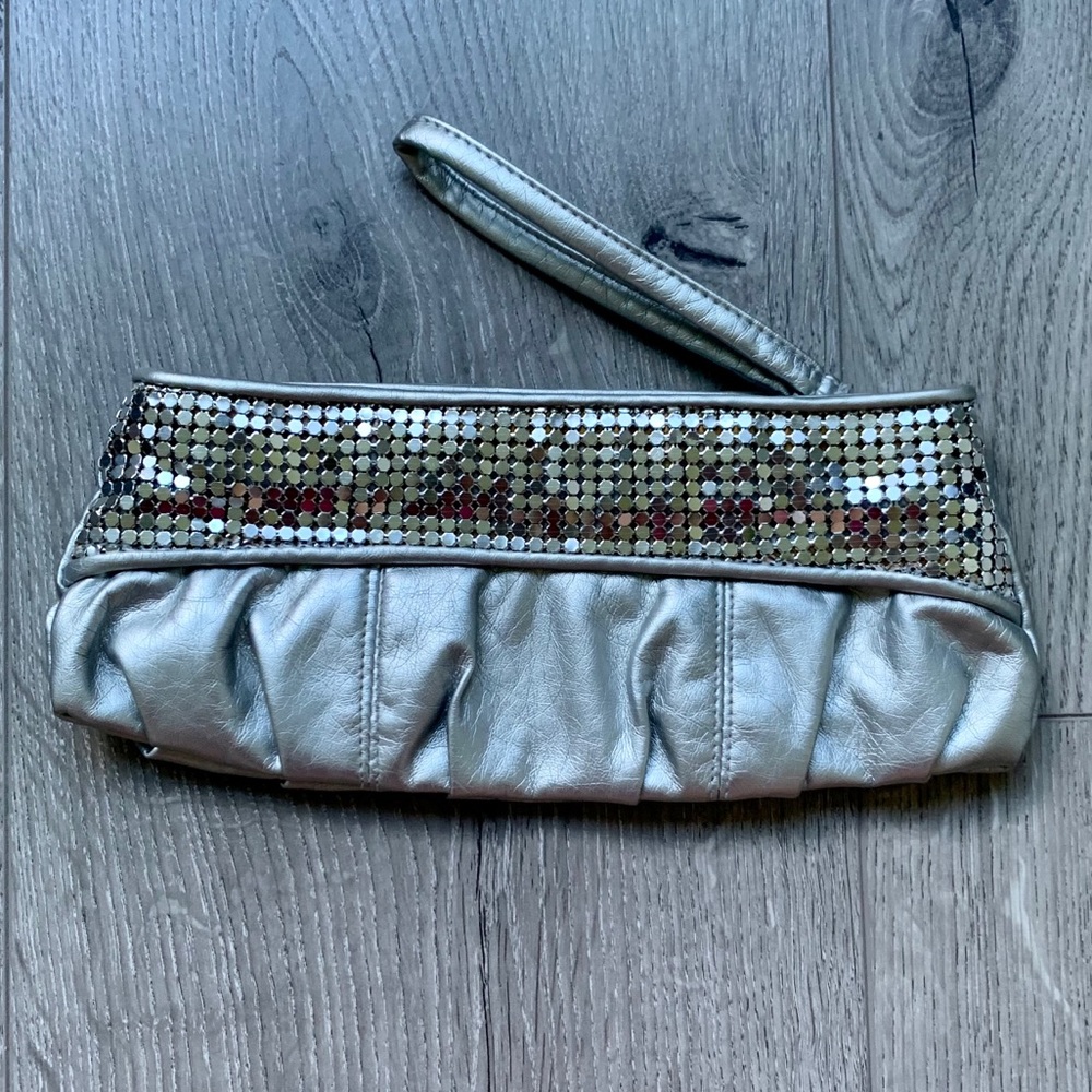 Giannini Metal sequin silver clutch